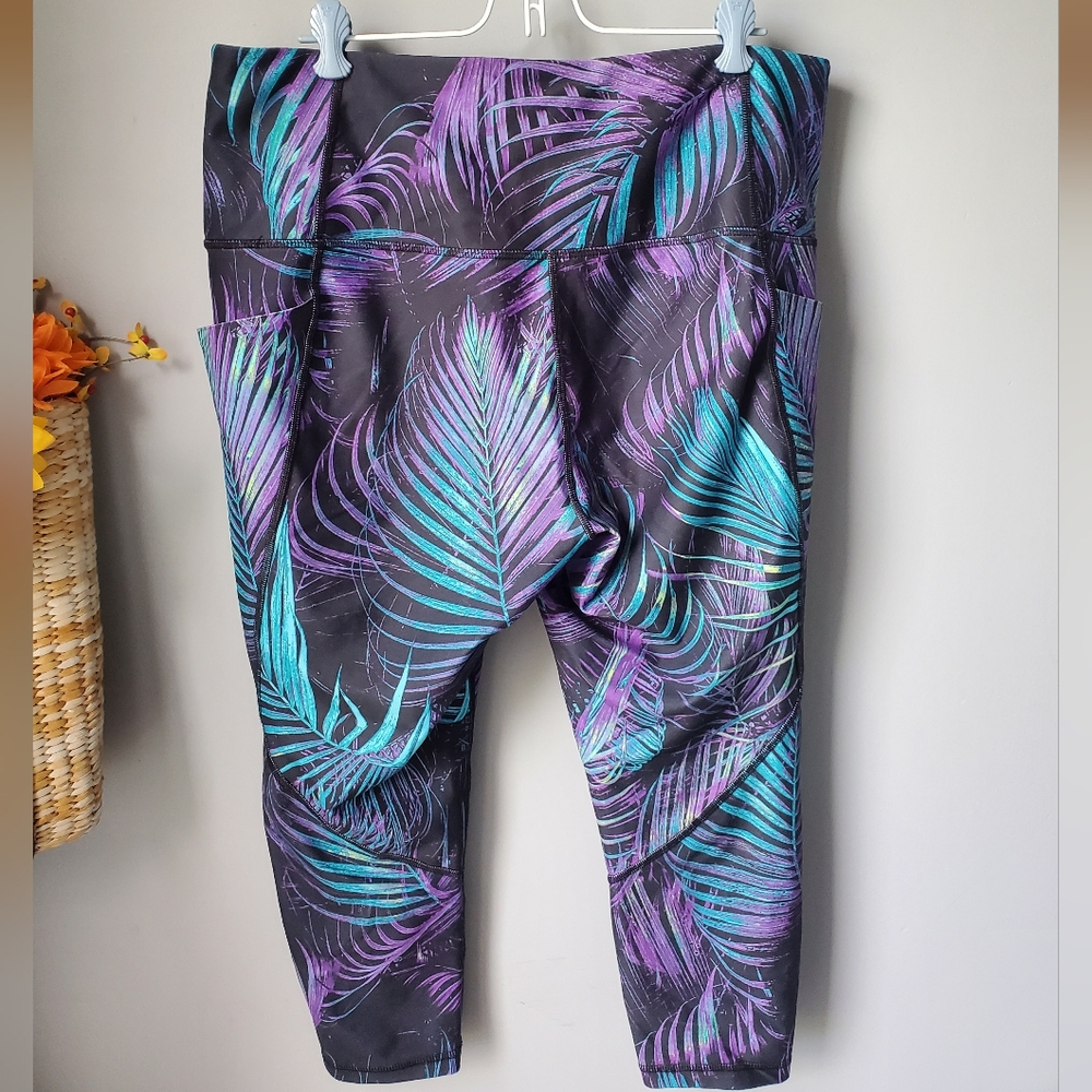 Xersion Palm Print Cropped Leggings 1X - Picture 2 of 4